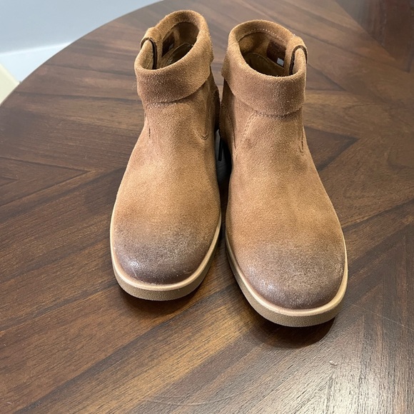 Ugg Josephine Booties - Picture 4 of 11